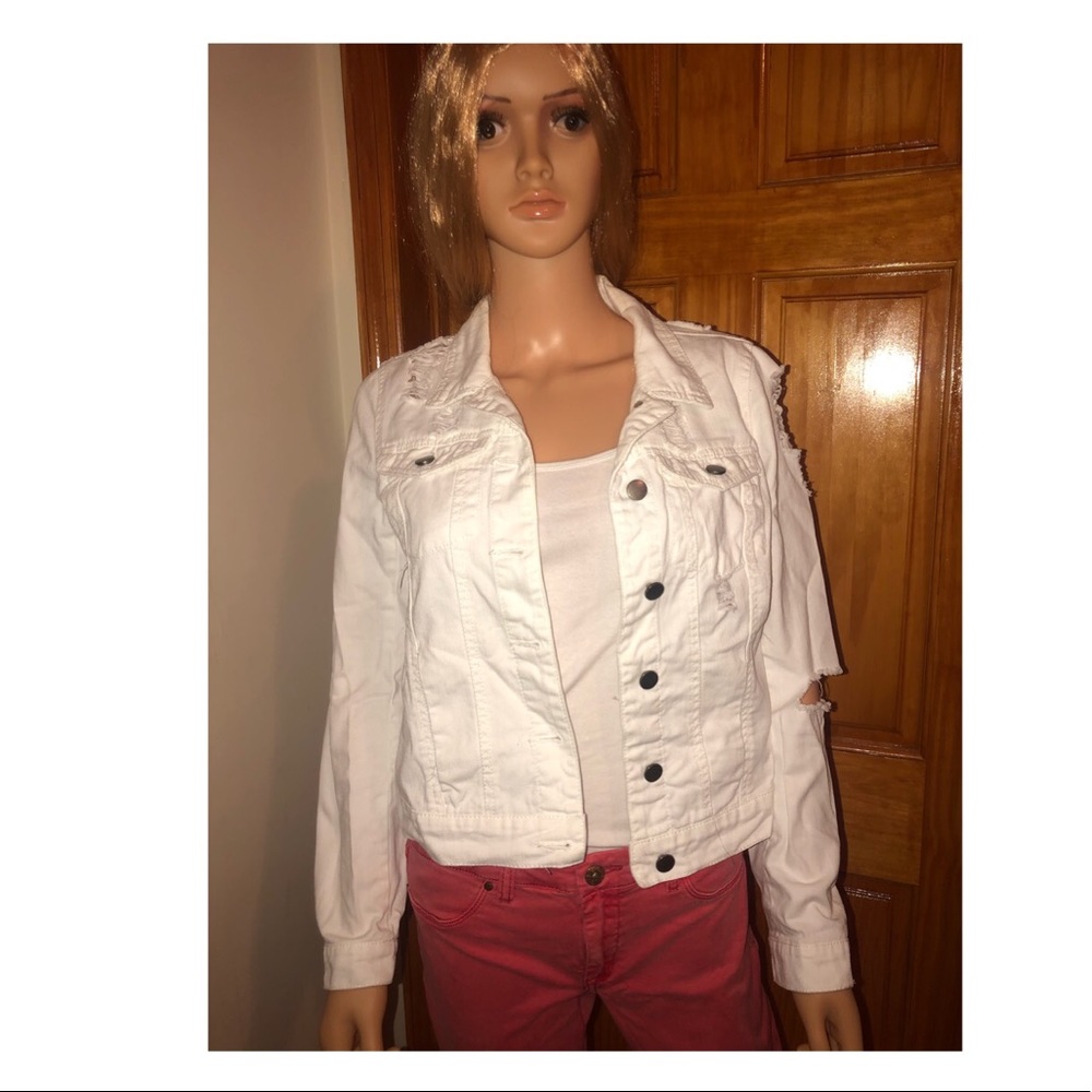 🧥 Forever 21 denim ripped jean jacket